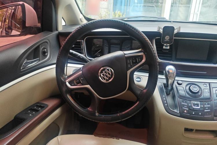 Used Buick GL8 2018 28T Luxury Model China VI Standard Steering Wheel