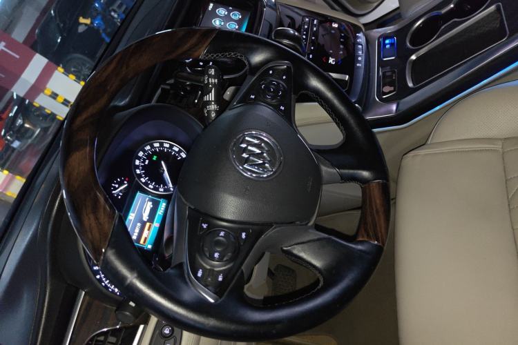Used Buick GL8 2018 ES 28T Comfort Model China VI Standard Steering Wheel