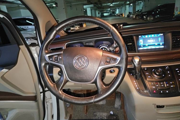 Used Buick GL8 2018 28T Luxury Model China VI Standard Steering Wheel
