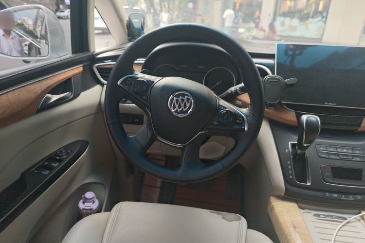 Used Buick GL8 2018 ES 28T Comfort Model China VI Standard Steering Wheel