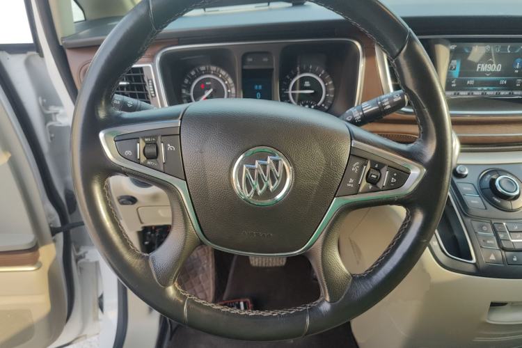 Used Buick GL8 2018 28T Luxury Model China VI Standard Steering Wheel