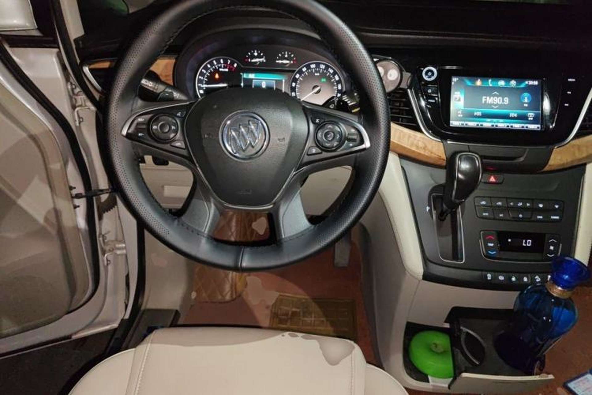 Used Buick GL8 2018 ES 28T Comfort Model China VI Standard Steering Wheel