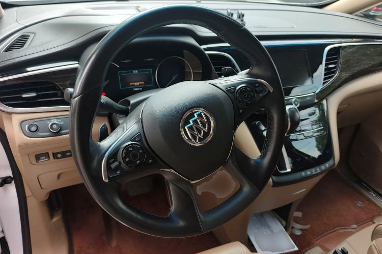Used Buick GL8 2018 ES 28T Flagship Model China VI Standard Steering Wheel