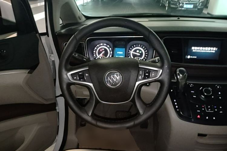 Used Buick GL8 2018 28T Luxury Model China VI Standard Steering Wheel