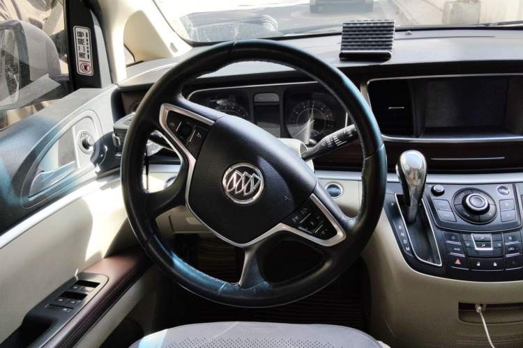 Used Buick GL8 2018 28T Luxury Model China VI Standard Steering Wheel