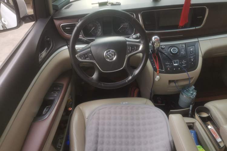 Used Buick GL8 2018 28T Luxury Model China VI Standard Steering Wheel