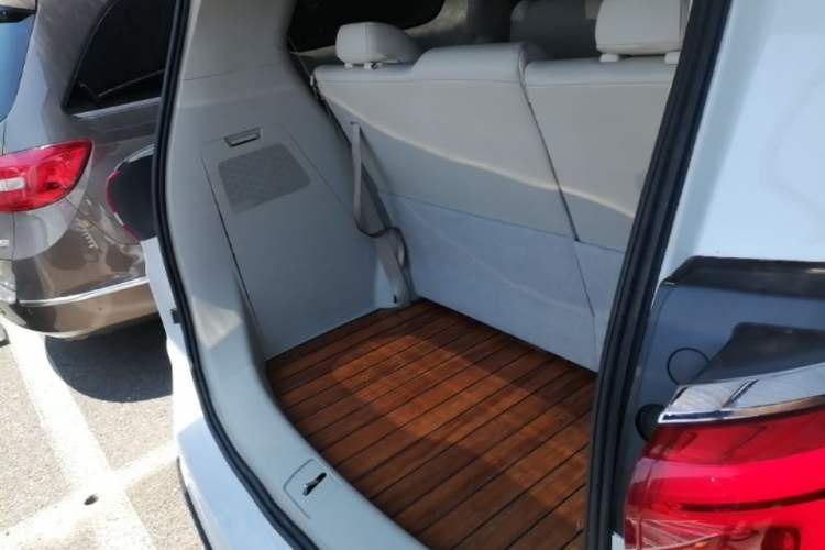 Used Buick GL8 2018 ES 28T Comfort Model China VI Standard Trunk