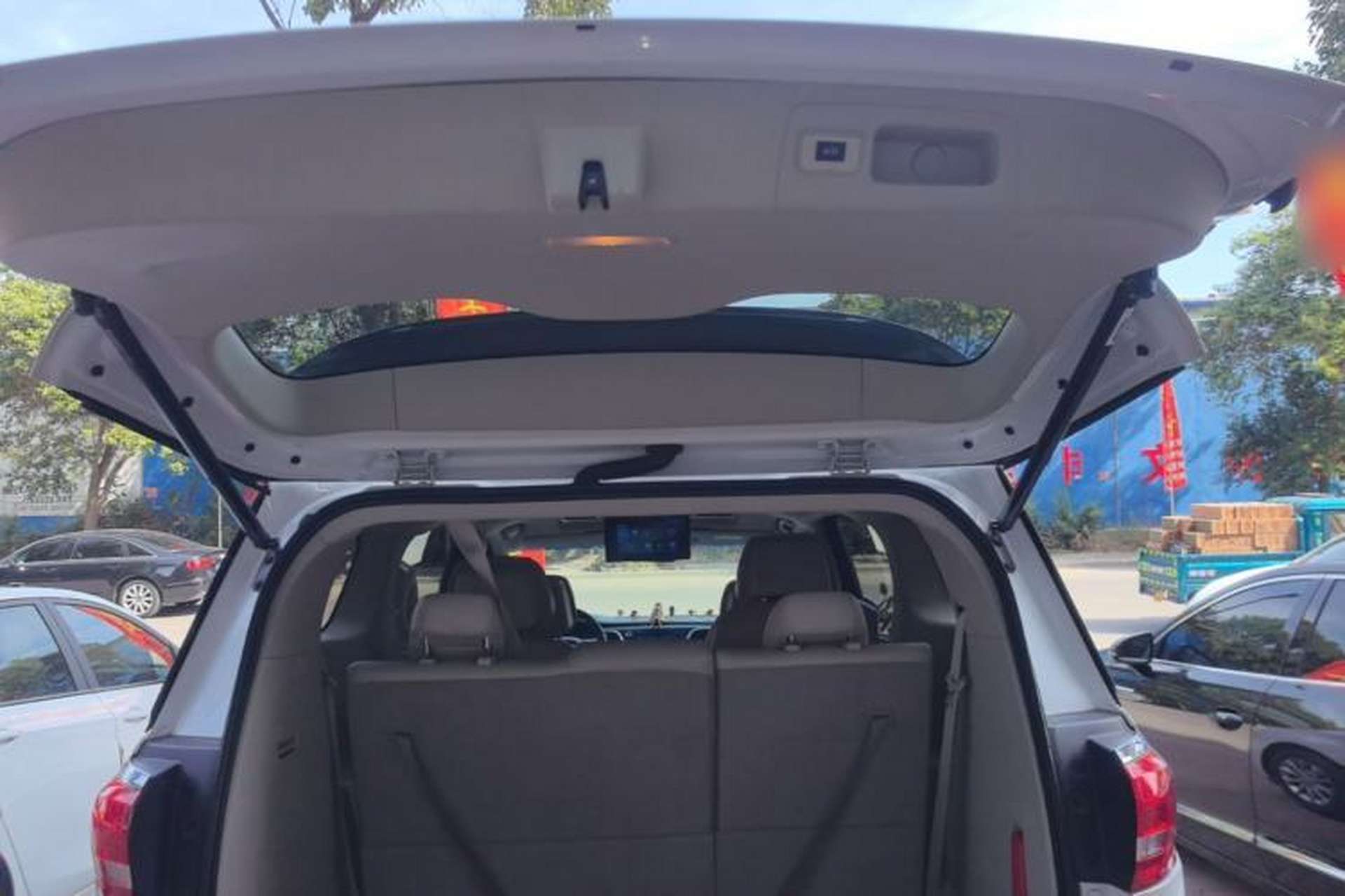 Used Buick GL8 2018 ES 28T Comfort Model China VI Standard Trunk