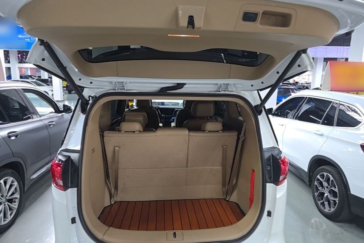 Used Buick GL8 2018 ES 28T Luxury Model China VI Standard Trunk