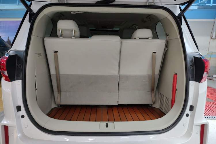 Used Buick GL8 2018 ES 28T Comfort Model China VI Standard Trunk