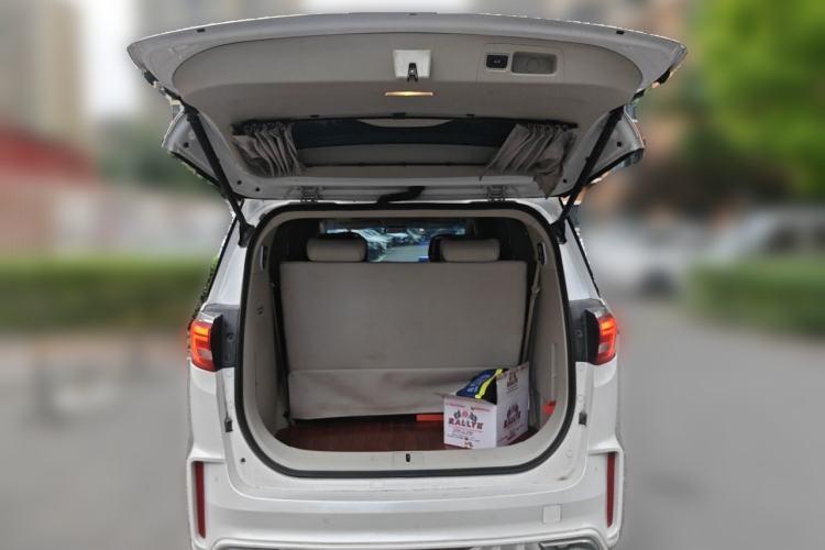 Used Buick GL8 2018 ES 28T Comfort Model China VI Standard Trunk