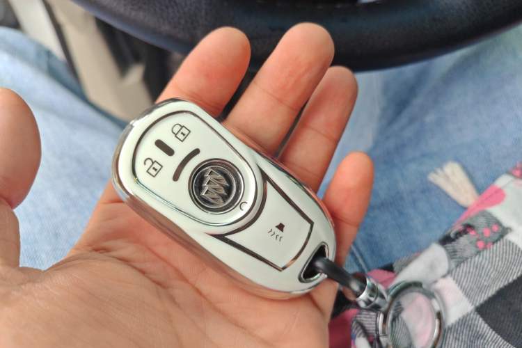Used Buick GL8 2018 ES 28T Luxury Model China VI Standard Vehicle Key