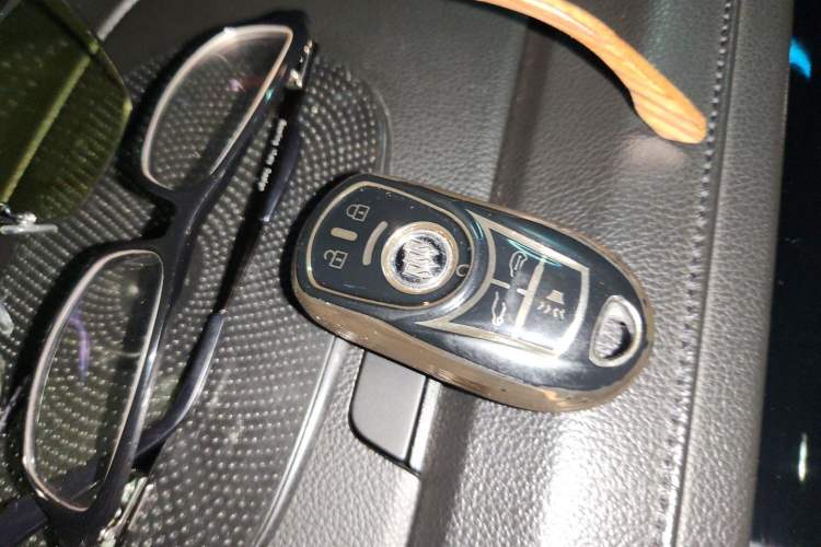 Used Buick GL8 2018 ES 28T Flagship Model China VI Standard Vehicle Key