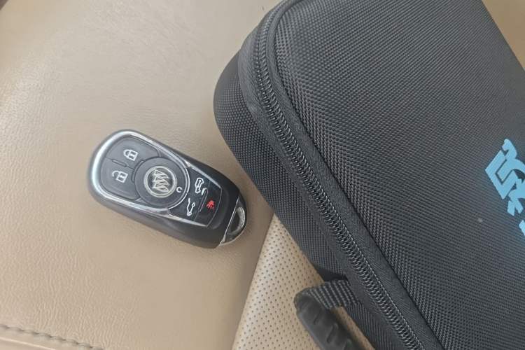 Used Buick GL8 2018 ES 28T Luxury Model China VI Standard Vehicle Key