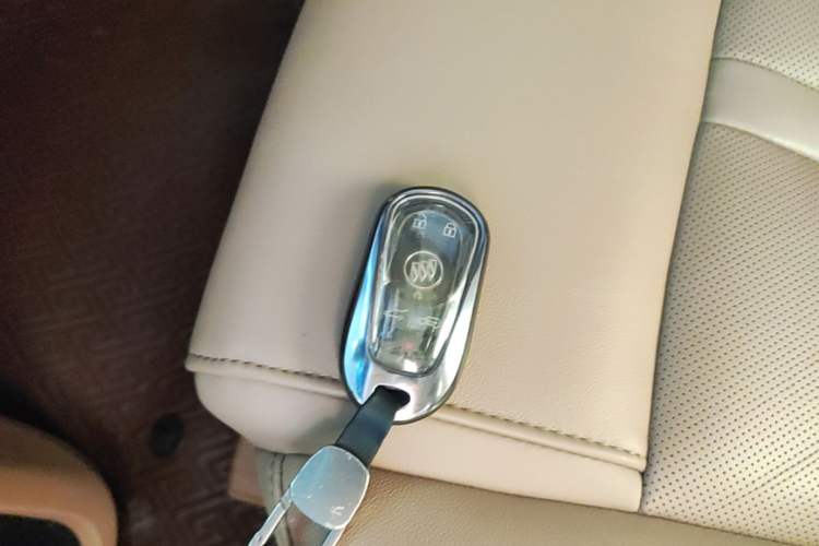 Used Buick GL8 2018 ES 28T Luxury Model China VI Standard Vehicle Key