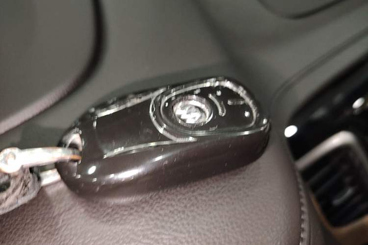 Used Buick GL8 2018 ES 28T Comfort Model China VI Standard Vehicle Key