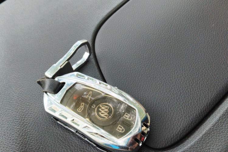 Used Buick GL8 2018 ES 28T Luxury Model China VI Standard Vehicle Key