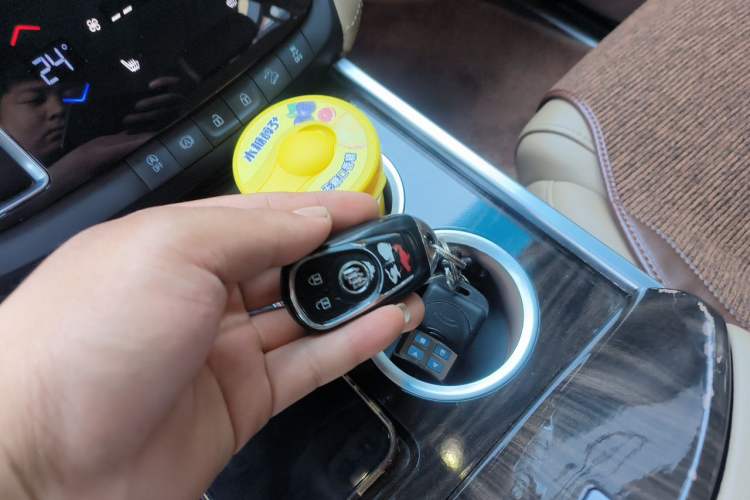 Used Buick GL8 2018 ES 28T Luxury Model China VI Standard Vehicle Key