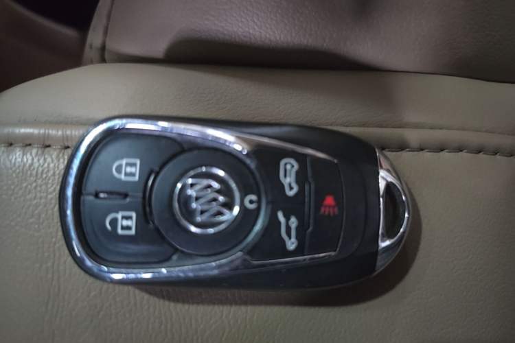 Used Buick GL8 2018 ES 28T Luxury Model China VI Standard Vehicle Key