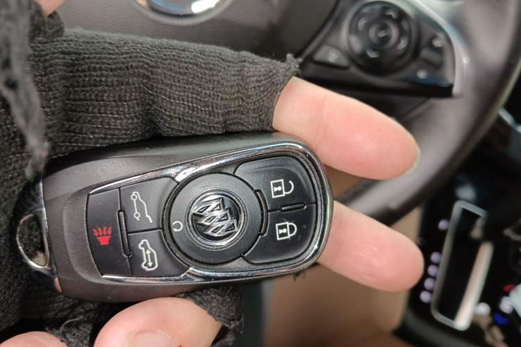 Used Buick GL8 2018 ES 28T Luxury Model China VI Standard Vehicle Key