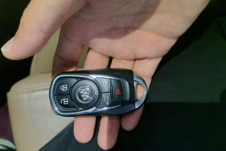 Used Buick GL8 2018 ES 28T Luxury Model China VI Standard Vehicle Key