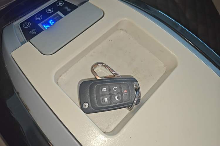 Used Buick GL8 2018 28T Luxury Model China VI Standard Vehicle Key
