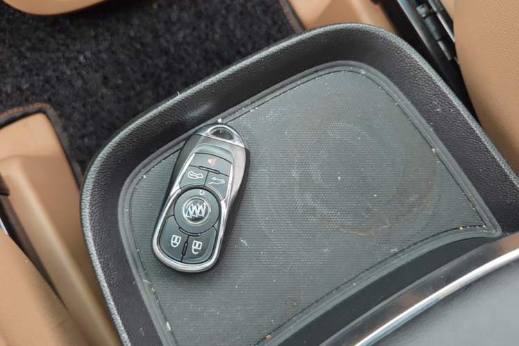 Used Buick GL8 2018 ES 28T Flagship Model China VI Standard Vehicle Key