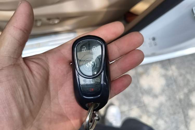 Used Buick GL8 2018 ES 28T Luxury Model China VI Standard Vehicle Key