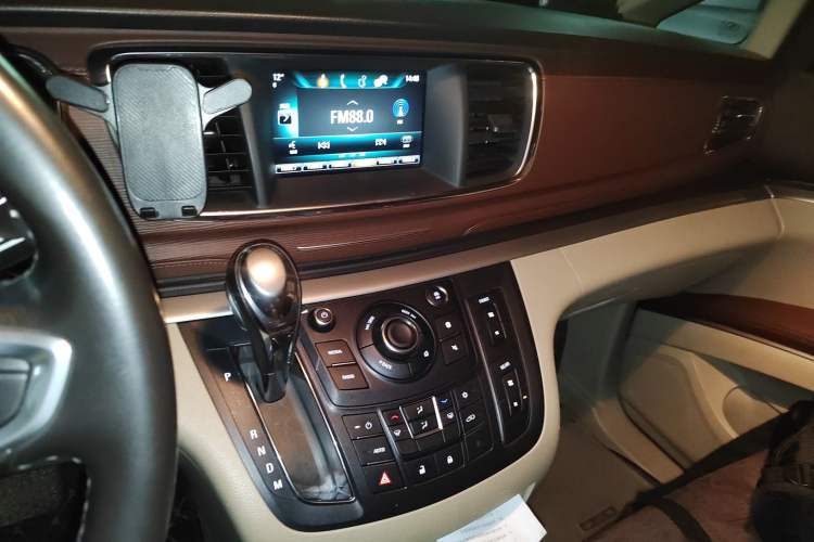 Used Buick GL8 2018 28T Luxury Model China VI Standard Audio And AC Panel