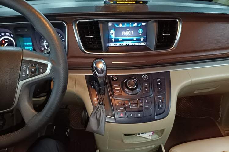 Used Buick GL8 2018 28T Comfort Model China VI Standard Audio And AC Panel