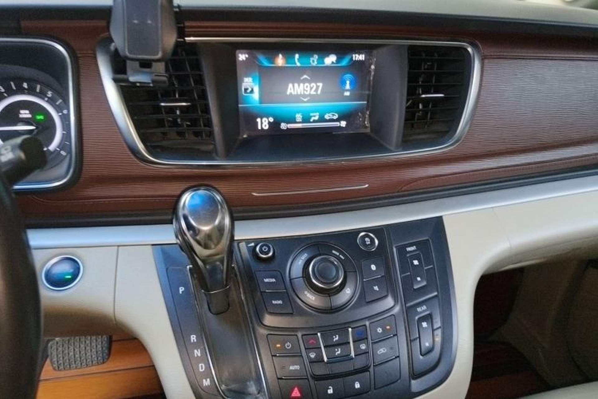 Used Buick GL8 2018 28T Luxury Model China VI Standard Audio And AC Panel