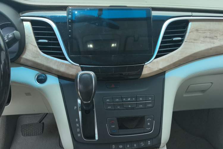 Used Buick GL8 2018 ES 28T Comfort Model China VI Standard Audio And AC Panel