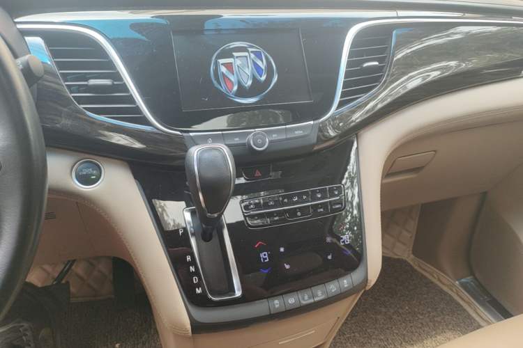 Used Buick GL8 2018 ES 28T Luxury Model China VI Standard Audio And AC Panel