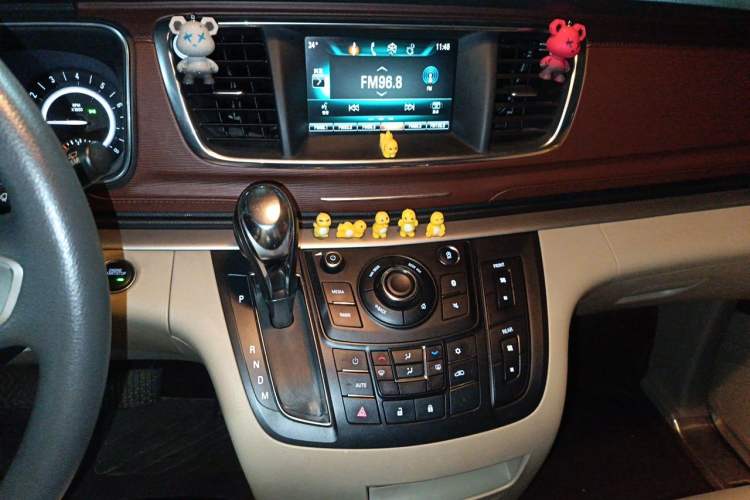 Used Buick GL8 2018 28T Comfort Model China VI Standard Audio And AC Panel