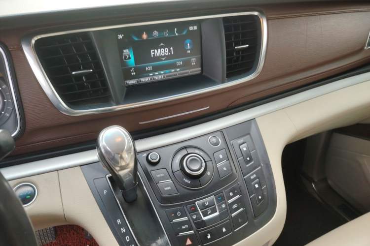 Used Buick GL8 2018 28T Luxury Model China VI Standard Audio And AC Panel