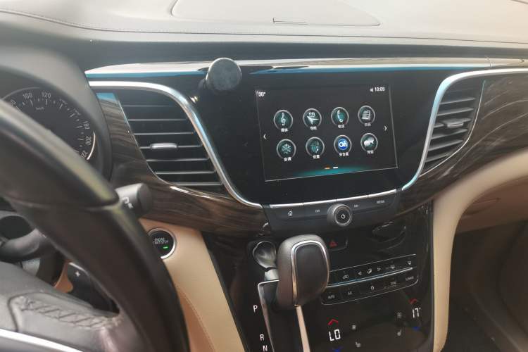 Used Buick GL8 2018 ES 28T Luxury Model China VI Standard Audio And AC Panel
