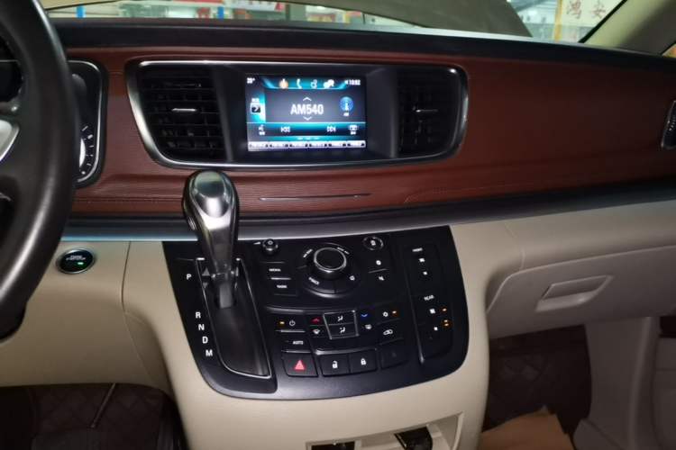 Used Buick GL8 2018 28T Luxury Model China VI Standard Audio And AC Panel