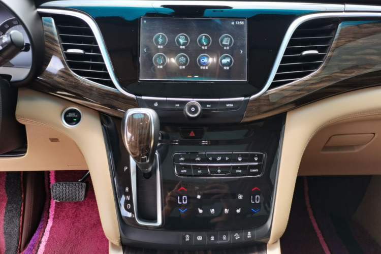 Used Buick GL8 2018 ES 28T Flagship Model China VI Standard Audio And AC Panel