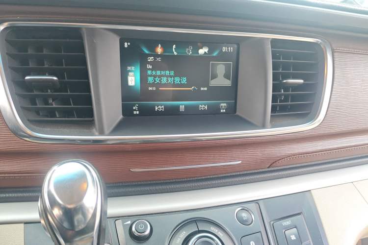 Used Buick GL8 2018 28T Luxury Model China VI Standard Audio And AC Panel