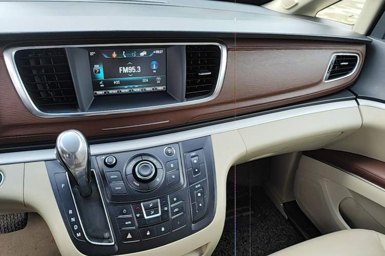 Used Buick GL8 2018 28T Luxury Model China VI Standard Audio And AC Panel