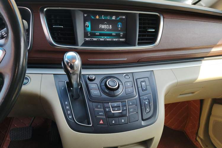 Used Buick GL8 2018 28T Luxury Model China VI Standard Audio And AC Panel