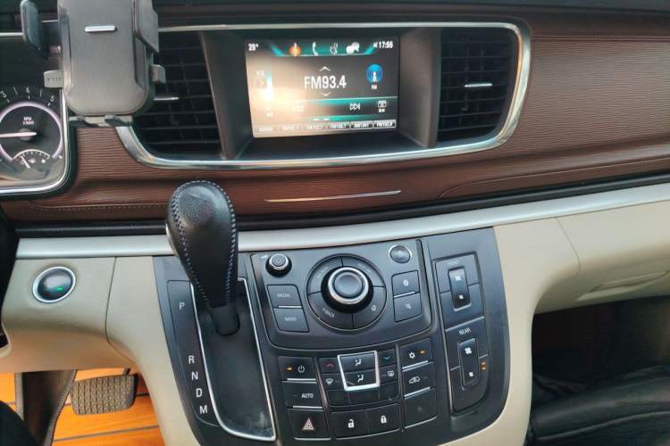 Used Buick GL8 2018 28T Luxury Model China VI Standard Audio And AC Panel