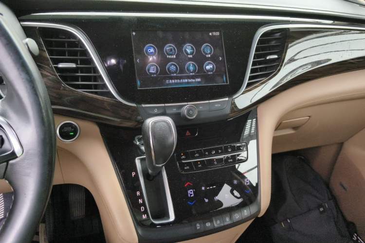 Used Buick GL8 2018 ES 28T Flagship Model China VI Standard Audio And AC Panel