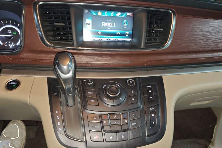 Used Buick GL8 2018 28T Luxury Model China VI Standard Audio And AC Panel