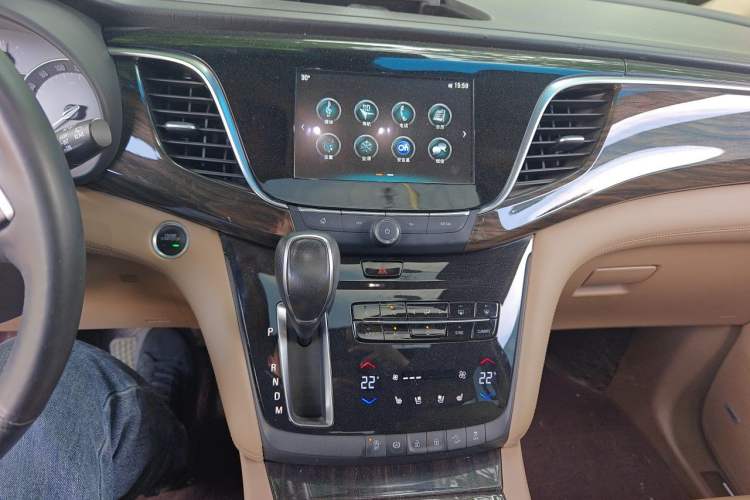 Used Buick GL8 2018 ES 28T Flagship Model China VI Standard Audio And AC Panel