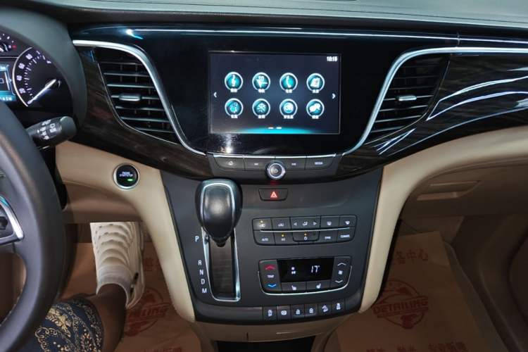 Used Buick GL8 2018 ES 28T Premium Model China VI Standard Audio And AC Panel