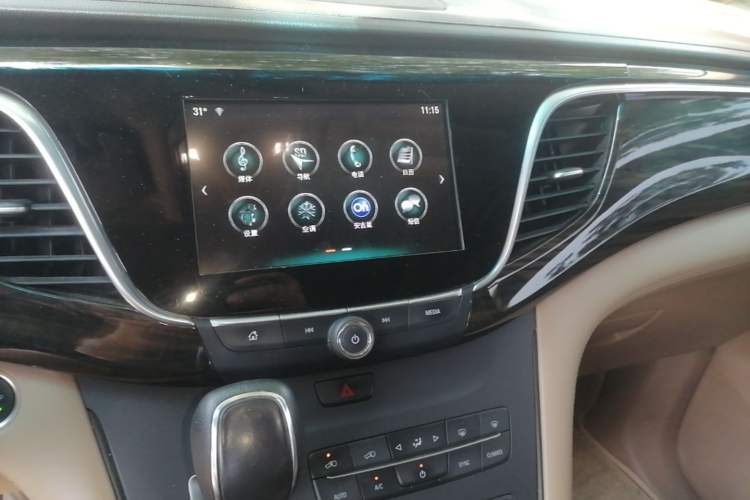 Used Buick GL8 2018 ES 28T Premium Model China VI Standard Audio And AC Panel