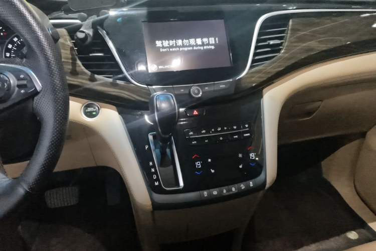 Used Buick GL8 2018 ES 28T Luxury Model China VI Standard Audio And AC Panel
