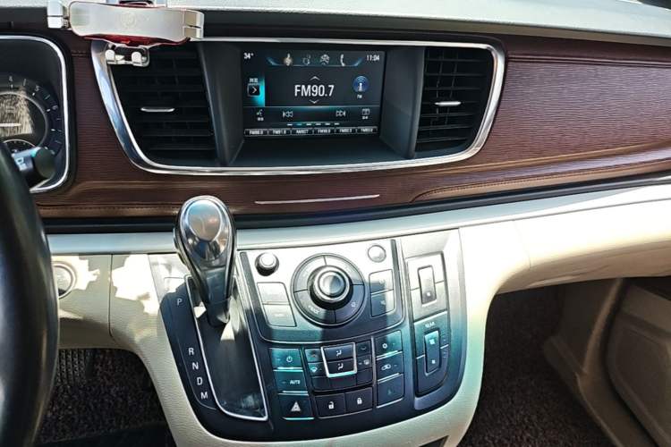 Used Buick GL8 2018 28T Luxury Model China VI Standard Audio And AC Panel