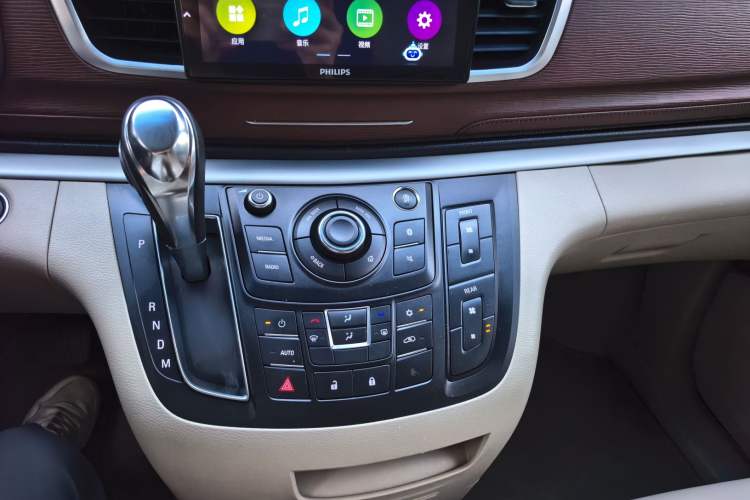 Used Buick GL8 2018 28T Luxury Model China VI Standard Audio And AC Panel